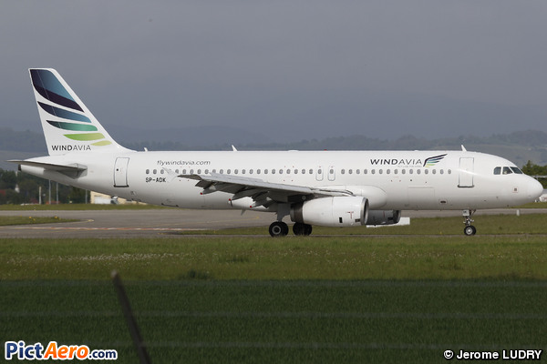 Airbus A320-232 (Windavia)