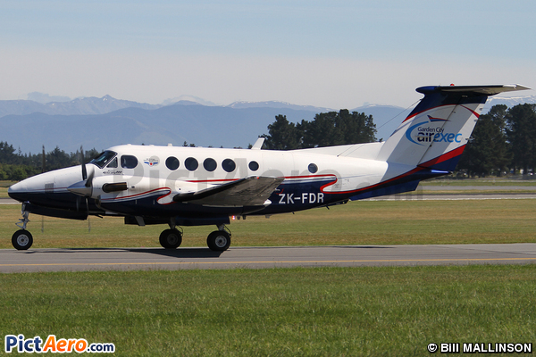 Beech Super King Air 200 (Garden City Helicopters)