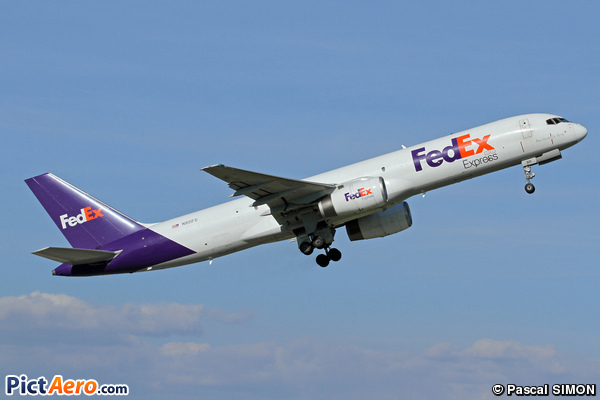 Boeing 757-2B7/SF (FedEx Express)