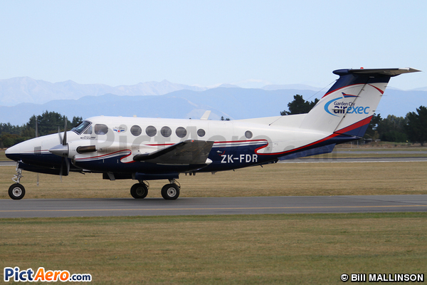 Beech Super King Air 200 (Garden City Helicopters)