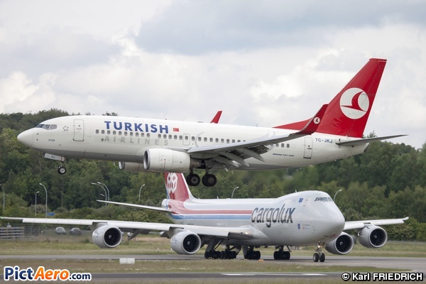 Boeing 737-752 (Turkish Airlines)