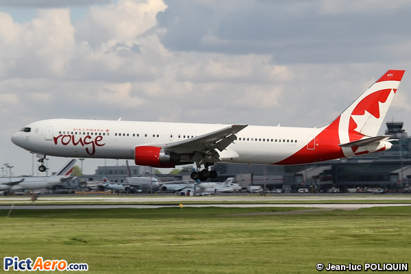 Boeing 767-33A/ER (Air Canada Rouge)