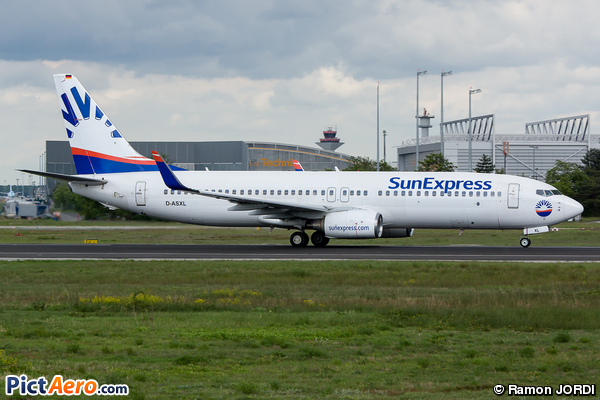 Boeing 737-8EH/SFP/WL (SunExpress Deutchland)
