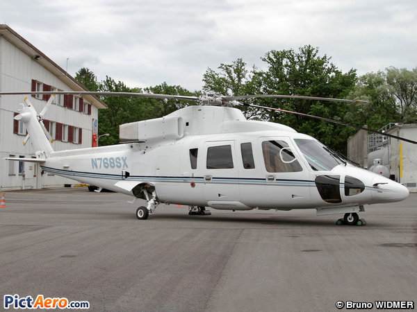 Sikorsky S-76B (Private / Privé)