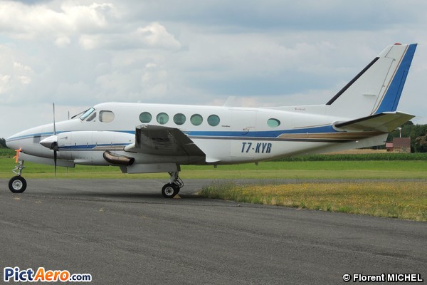 Beech B100 King Air  (Private / Privé)
