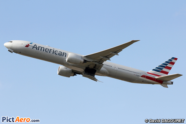 Boeing 777-323/ER (American Airlines)