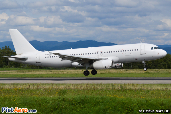 Airbus A320-233 (Titan Airways)