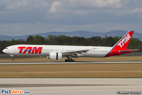 Boeing 777-32W/ER (TAM Linhas Aéreas)