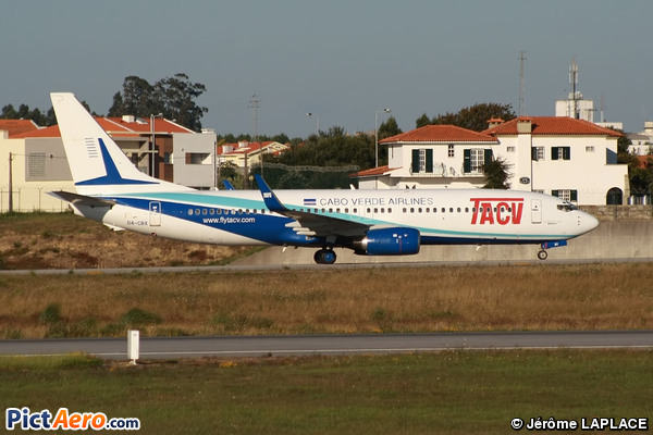 Boeing 737-8Q8 (TACV Cabo Verde Airlines)