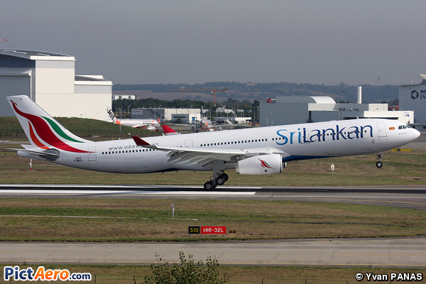 Airbus A330-343X (SriLankan Airlines)