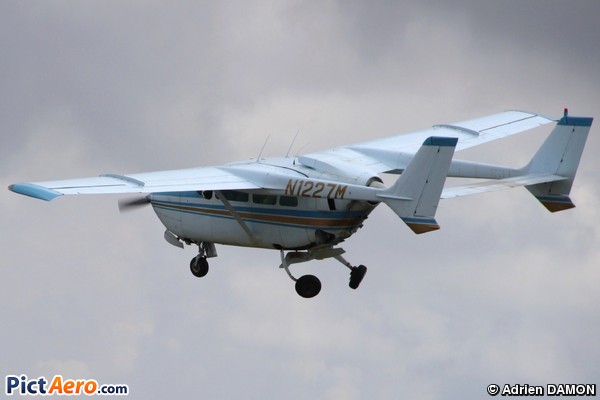 Cessna 337F Skymaster (Private / Privé)