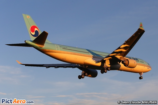 Airbus A330-323 (Korean Air)