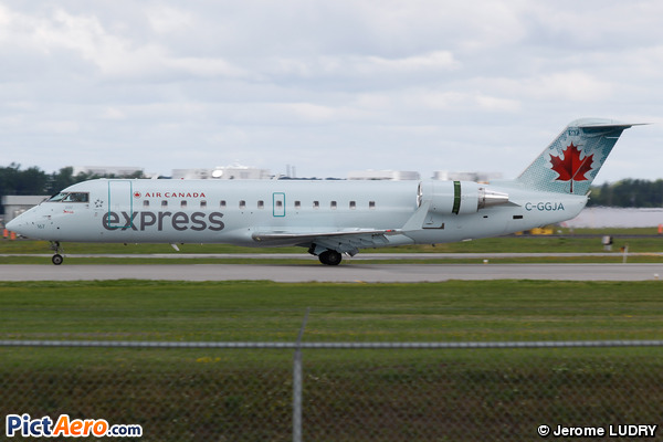 Canadair CL-600-2B19 CRJ-200LR (Air Canada Express)