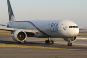 Boeing 777-340/ER (AP-BID)