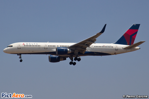 Boeing 757-231 (Delta Air Lines)