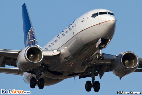 Boeing 737-724 (Continental Airlines)