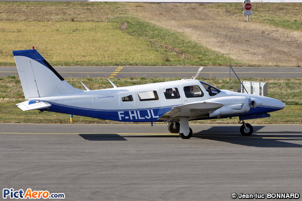 Piper PA-34-200-2 (Private / Privé)