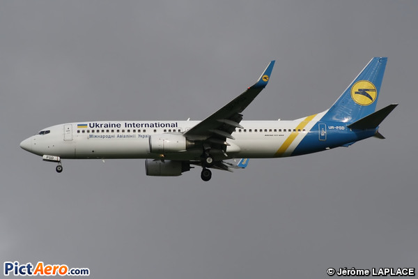 Boeing 737-8HX (Ukraine International Airlines)