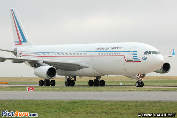 Airbus A340-211 (France - Air Force)