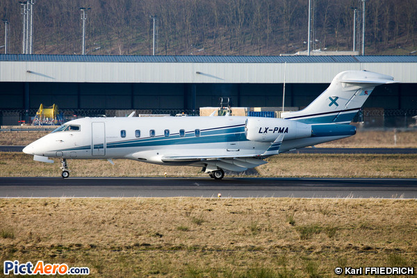 Bombardier BD-100-1A10 Challenger 300 (Luxaviation)