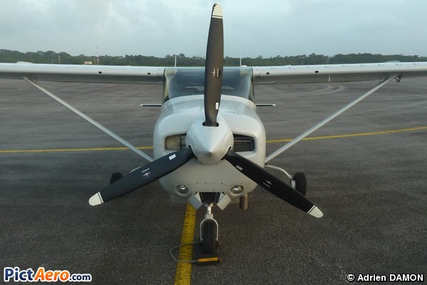 Cessna TR182 Turbo Skylane RG (Private / Privé)