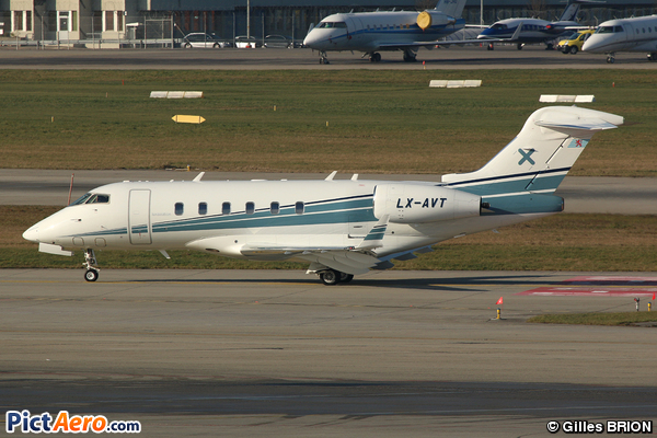 Bombardier BD-100-1A10 Challenger 300 (Luxaviation)
