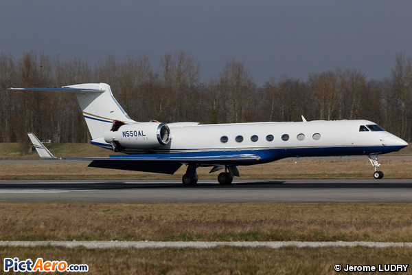 Gulfstream Aerospace G-V SP (Private / Privé)