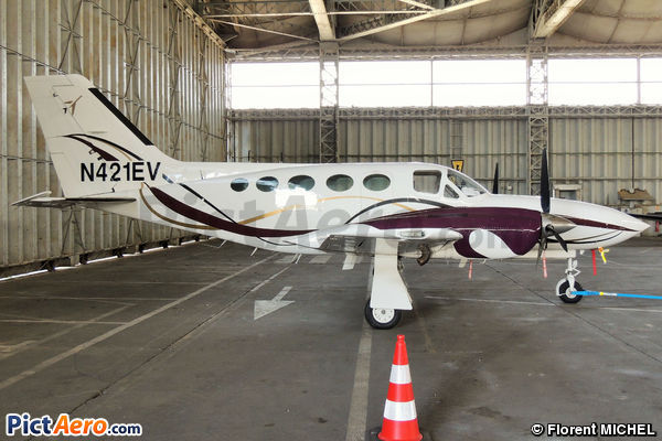 Cessna 421C Golden Eagle (Private / Privé)