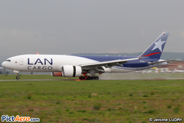 Boeing 777-F16 (LAN Cargo)