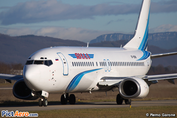 Boeing 737-4MO (Yamal Airlines)