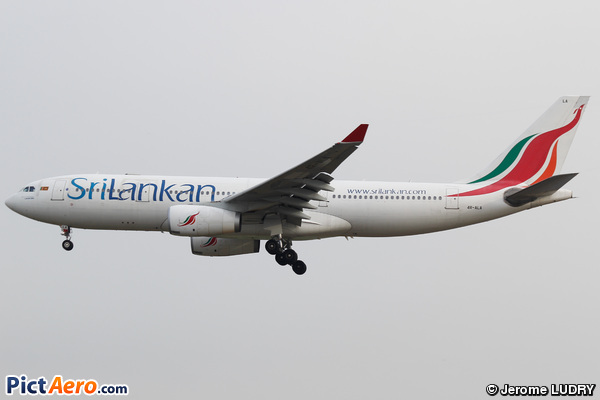 Airbus A330-243 (SriLankan Airlines)