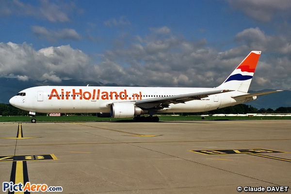 Boeing 767-328/ER (Air Holland)