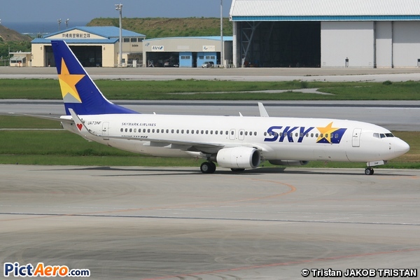 Boeing 737-86N (Skymark Airlines)