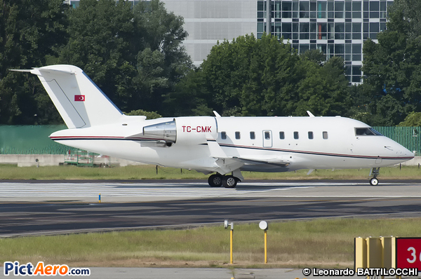 Canadair CL-600-2B16 Challenger 605 (Private / Privé)