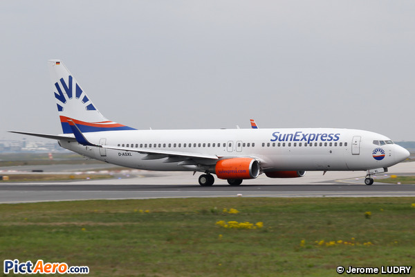 Boeing 737-8EH/SFP/WL (SunExpress Deutchland)