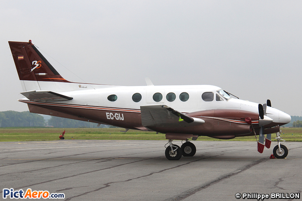 Beech B90 King Air (Private / Privé)