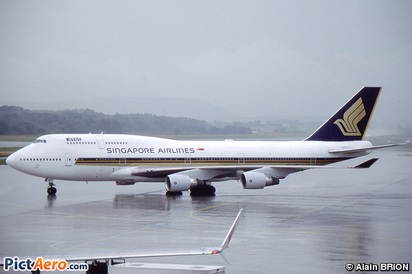 Boeing 747-412/BCF (Singapore Airlines)