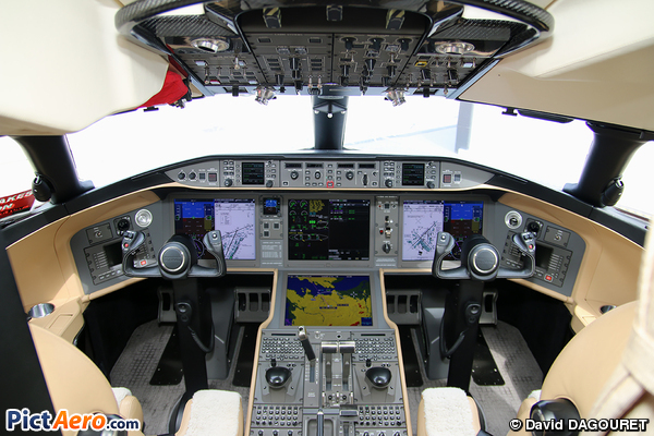 Bombardier BD-700-1A11 Global 6000 (Private / Privé)