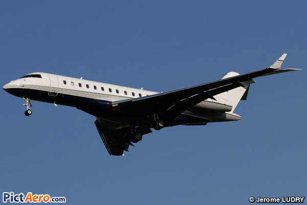 Bombardier BD-700 1A10 Global Express XRS (LVMH Services)