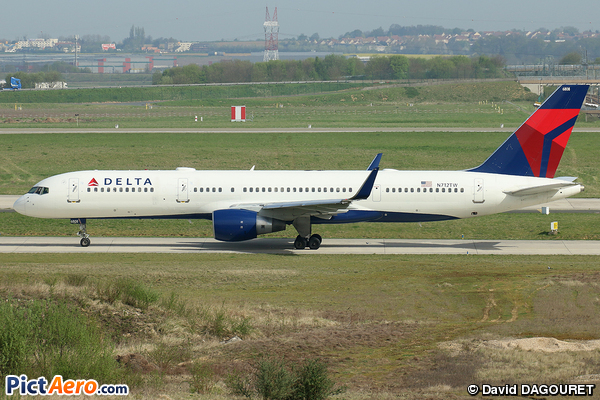 Boeing 757-2Q8 (Delta Air Lines)