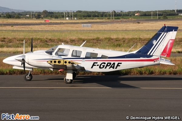 Piper PA-34-200T Seneca II (Private / Privé)