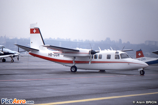 Aero Comander 685 (Private / Privé)