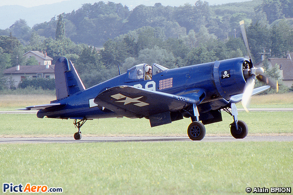 Vought F4U-4 Corsair (Old Flying Machine Company)