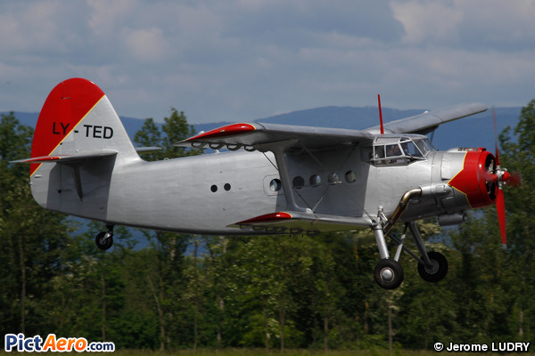Antonov An-2T (Aéroclub Termikas )