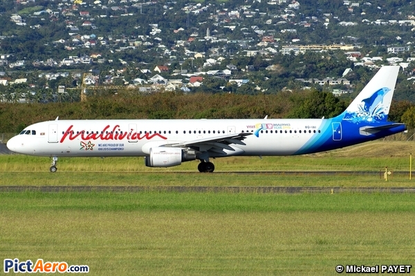 Airbus A321-211 (Maldivian)