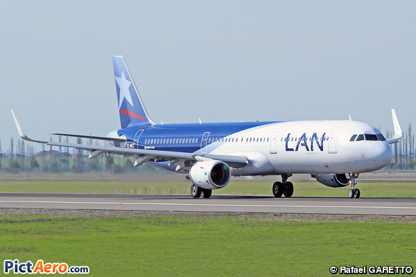 Airbus A321-211 (LAN Airlines)