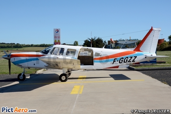 Piper PA-32-300 (Private / Privé)