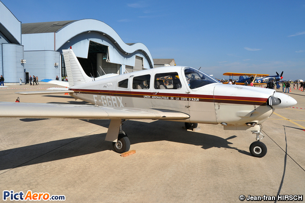 Piper PA28R-201 Arrow III (Union Aéronautique de la cote d'azur)