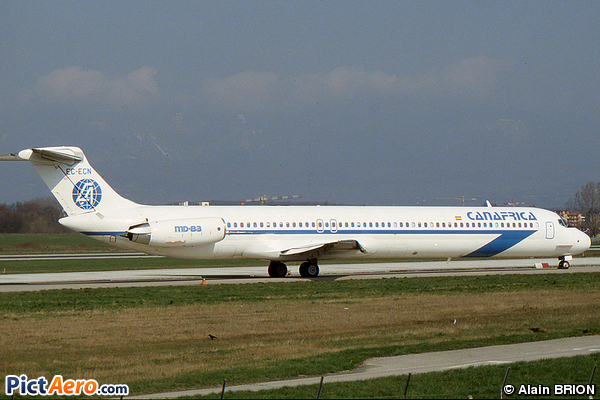 McDonnell Douglas MD-83 (DC-9-83) (CTA Canafrica Transportes Aereos)