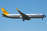 Boeing 767-31A/ER (D-ABUM)